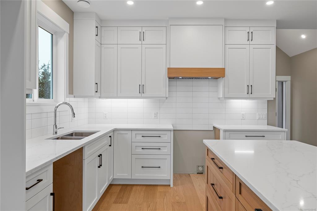 Fourth View of 715 Doehle Ave, Parksville, BC, V9P 2V1