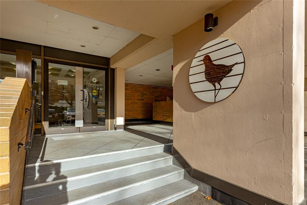 Third View of 1630 Quadra St, The Sandpiper, Victoria, BC, V8W 3J5