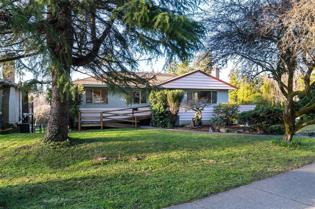 Second View of 646 Ridgebank Cres, Saanich, BC, V6X 1N6