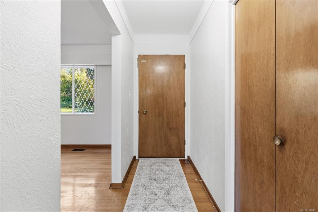 Fourth View of 646 Ridgebank Cres, Saanich, BC, V6X 1N6