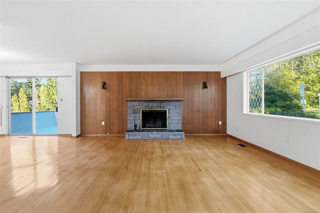 Fifth View of 646 Ridgebank Cres, Saanich, BC, V6X 1N6