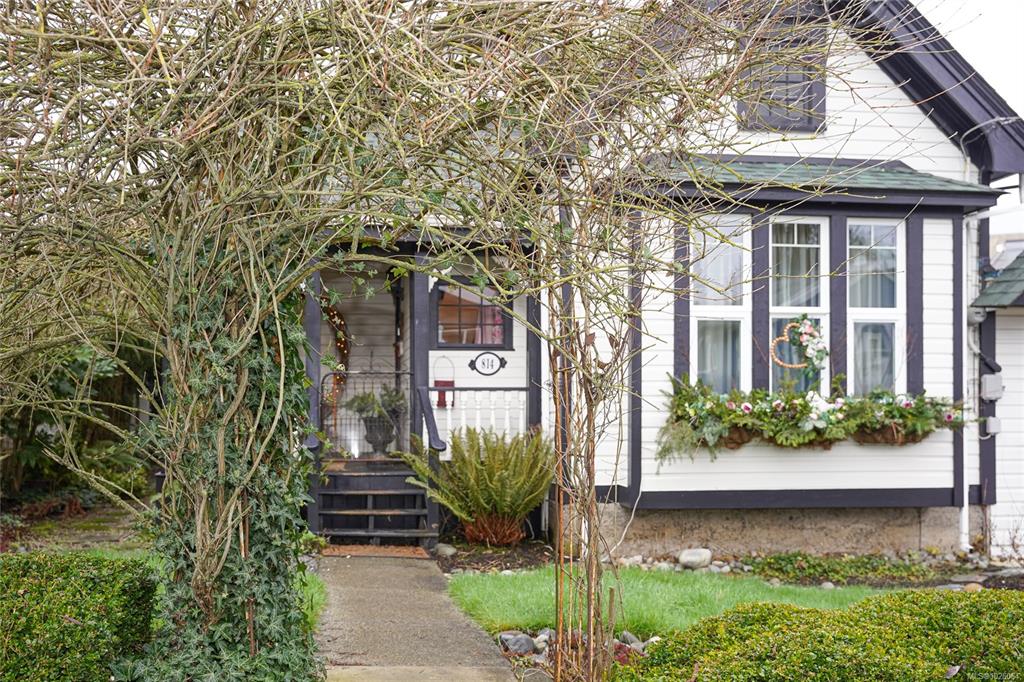 Third View of 418 H Hereward Rd, Victoria, BC, V9A 4C8