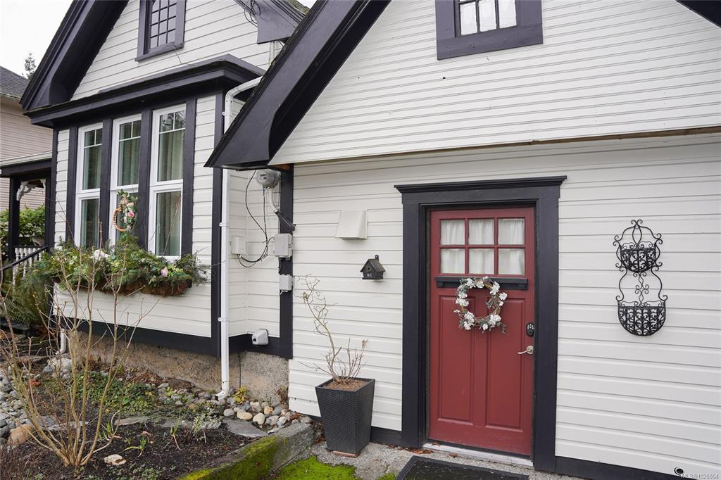 Fifth View of 418 H Hereward Rd, Victoria, BC, V9A 4C8