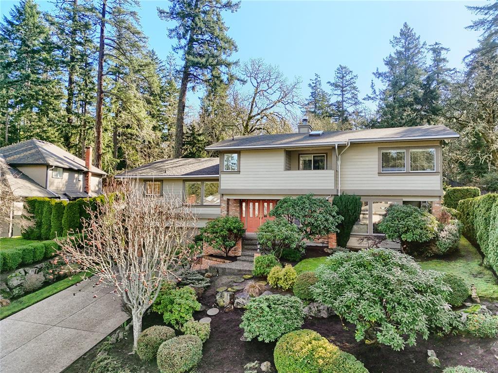 Fifth View of 4381 Parkwood Terr, Saanich, BC, V8X 5B4