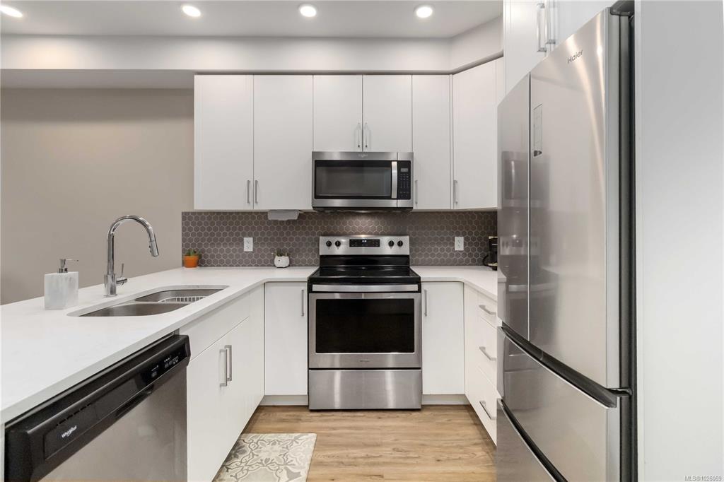 Fourth View of 280 Island Hwy, Maija London, View Royal, BC, V9B 1G5