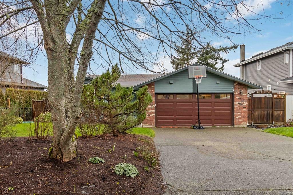 Third View of 4064 Malton Ave, Saanich, BC, V8X 4X1