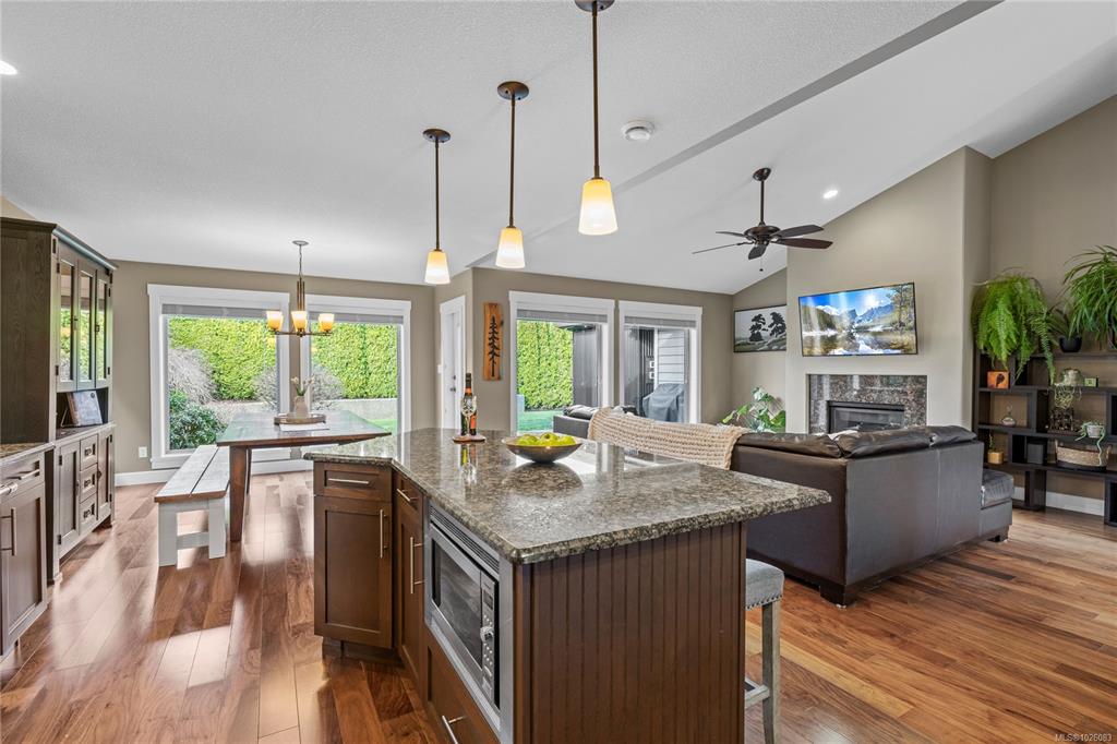 Third View of 387 Kingsley St, Parksville, BC, V9P 1H6