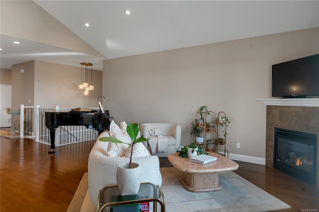 Third View of 667 Nelson Rd, Campbell River, BC, V9H 1T7