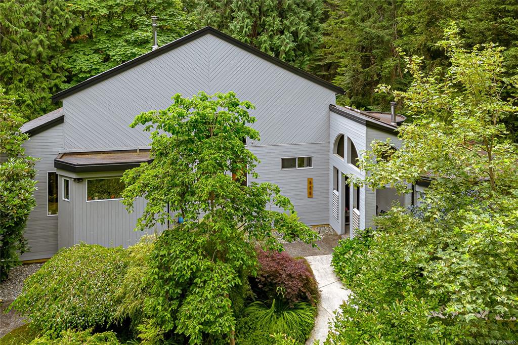 Fourth View of 885 Falkirk Ave, North Saanich, BC, V8L 5G8