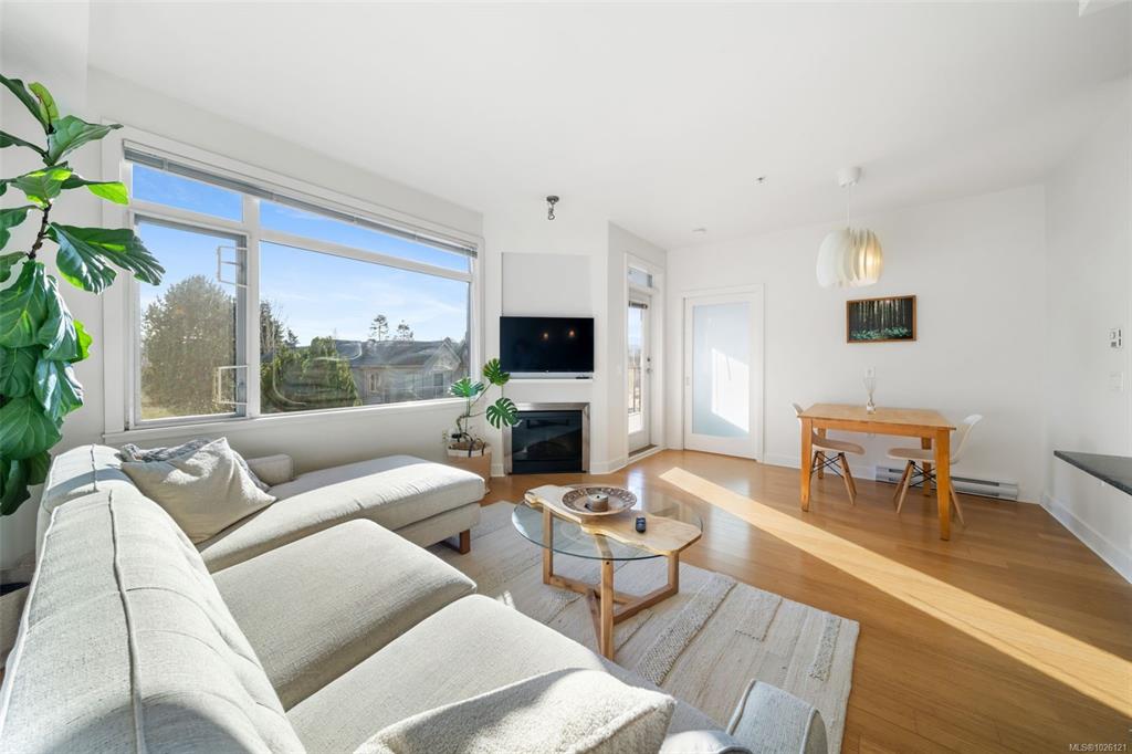 Third View of 3614 Richmond Rd, Richmond Gate, Saanich, BC, V8P 4R5