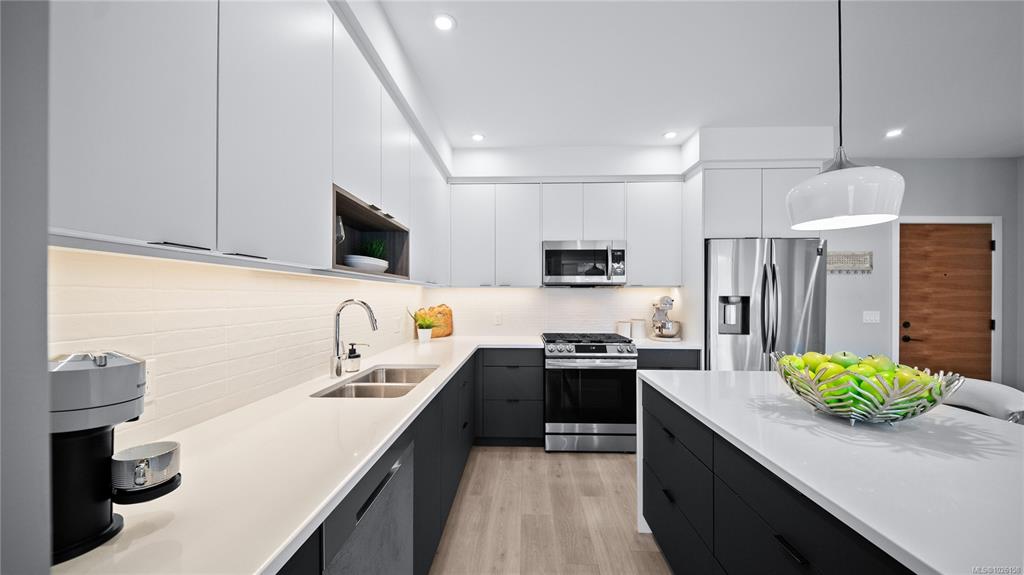 Fifth View of 967 Whirlaway Cres, Residence II, Langford, BC, V9B 0Y1