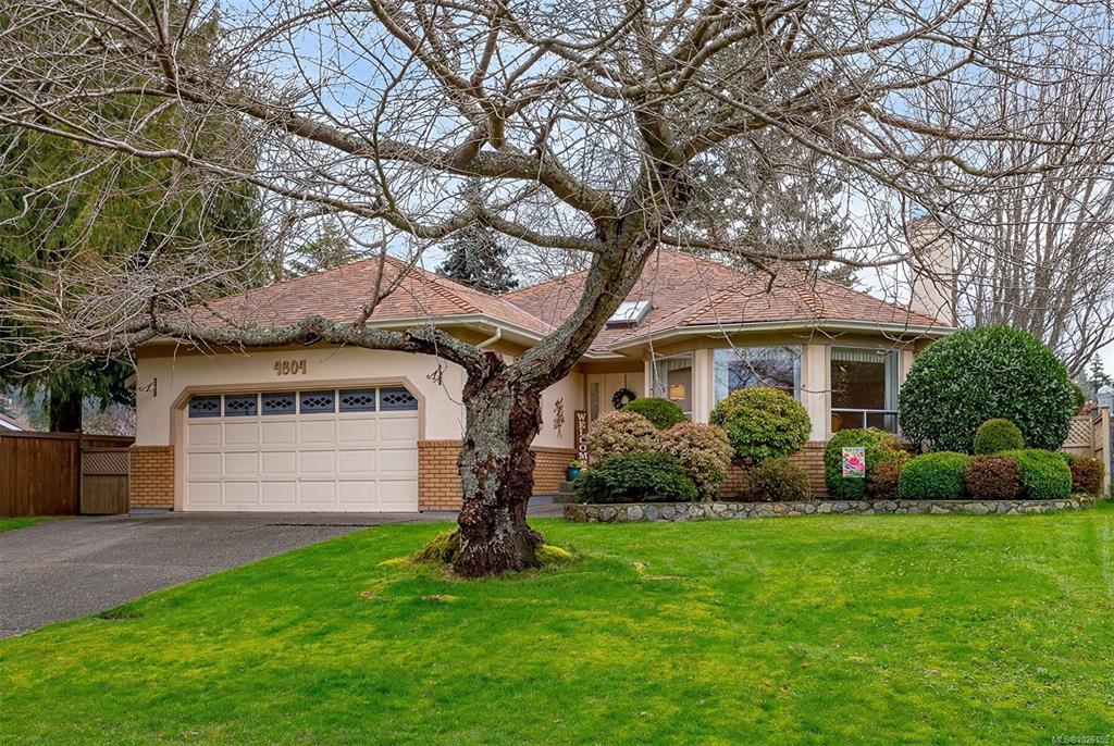 Second View of 4604 Sunnymead Way, Saanich, BC, V8Y 3B7