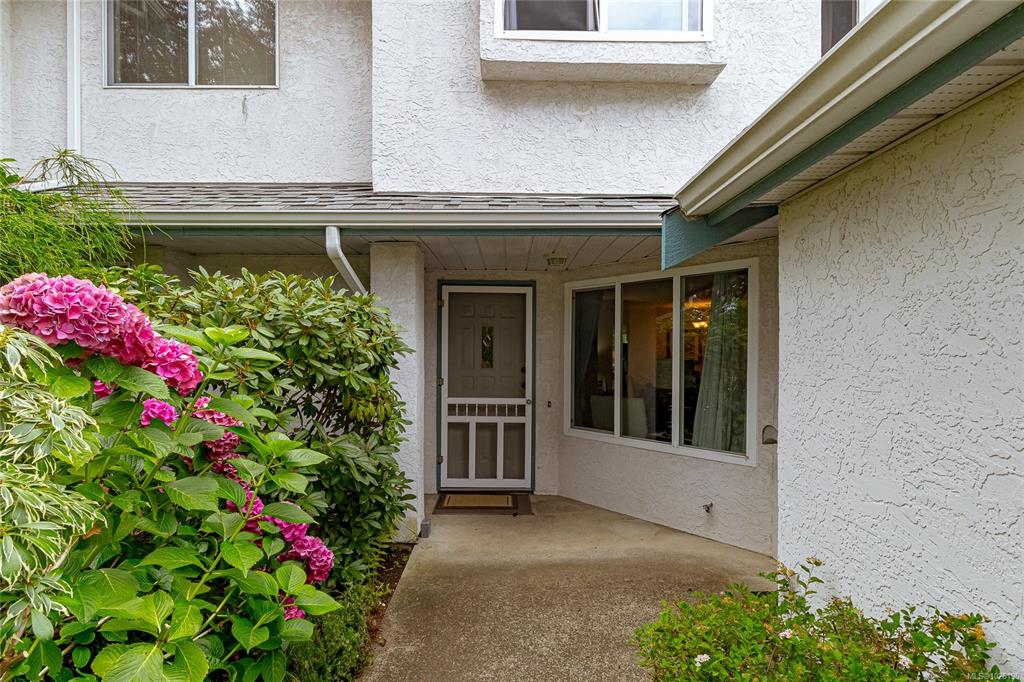 Third View of 2882 Belmont Ave, Victoria, BC, V8R 6T3