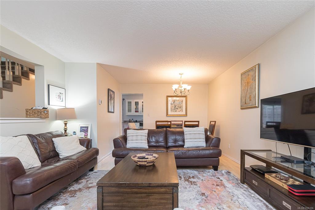 Fifth View of 2882 Belmont Ave, Victoria, BC, V8R 6T3