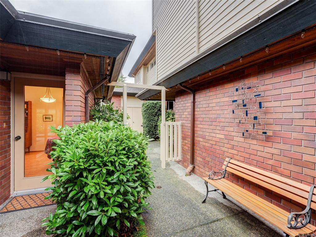 Fifth View of 2345 Cedar Hill Cross Rd, Upland Estates, Oak Bay, BC, V8P 5M8