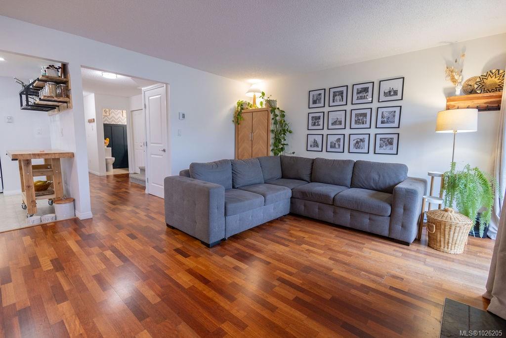 Fifth View of 3048 Washington Ave, Victoria, BC, V9A 1P6