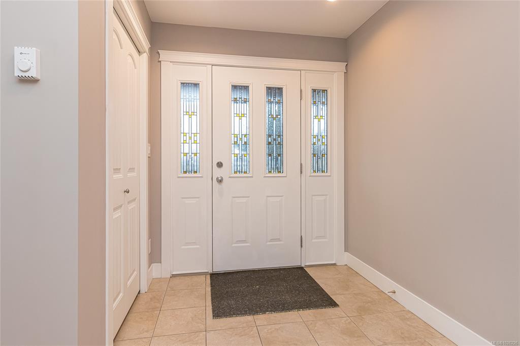 Fifth View of 16 View St, Nanaimo, BC, V9R 4N4