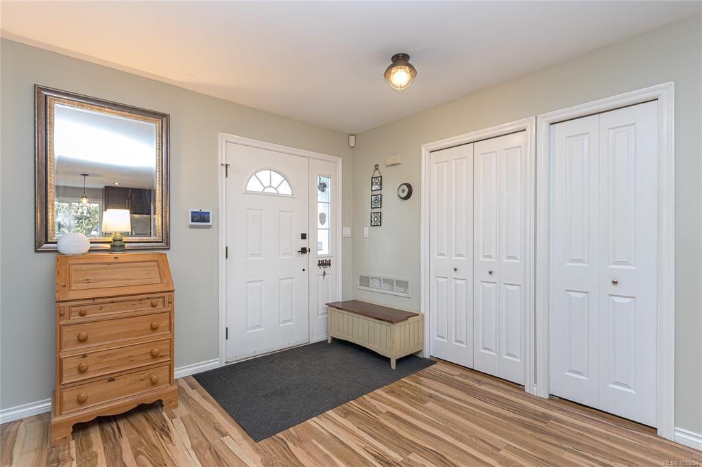 Fifth View of 1117 Clarke Rd, Central Saanich, BC, V8M 1E2