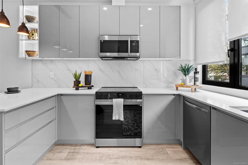 Fourth View of 916 Orono Ave, Langford, BC, V9B 2T9