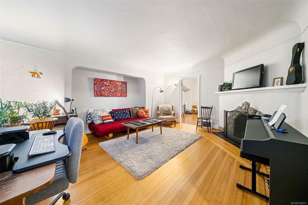 Third View of 990 Hampshire Rd, Oak Bay, BC, V8S 4S7