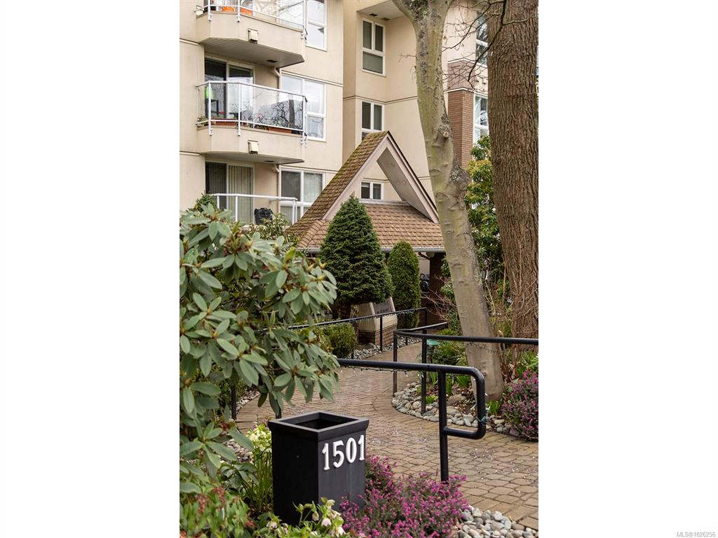 Third View of 1501 Richmond Rd, The Avenue, Victoria, BC, V8R 4R2