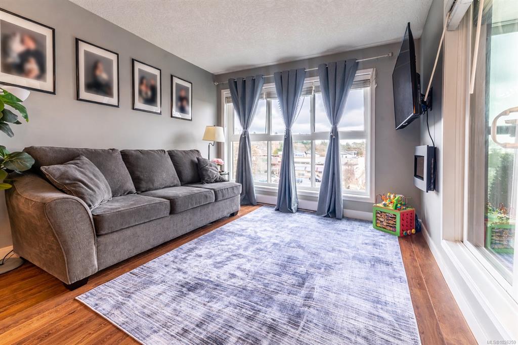 Third View of 3460 Quadra St, Saanich, BC, V8X 1G6