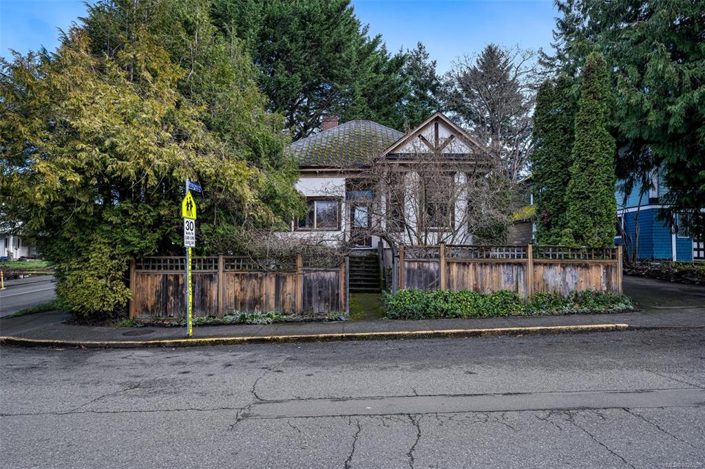 Second View of 2127 Chambers St, Victoria, BC, V8T 3L1