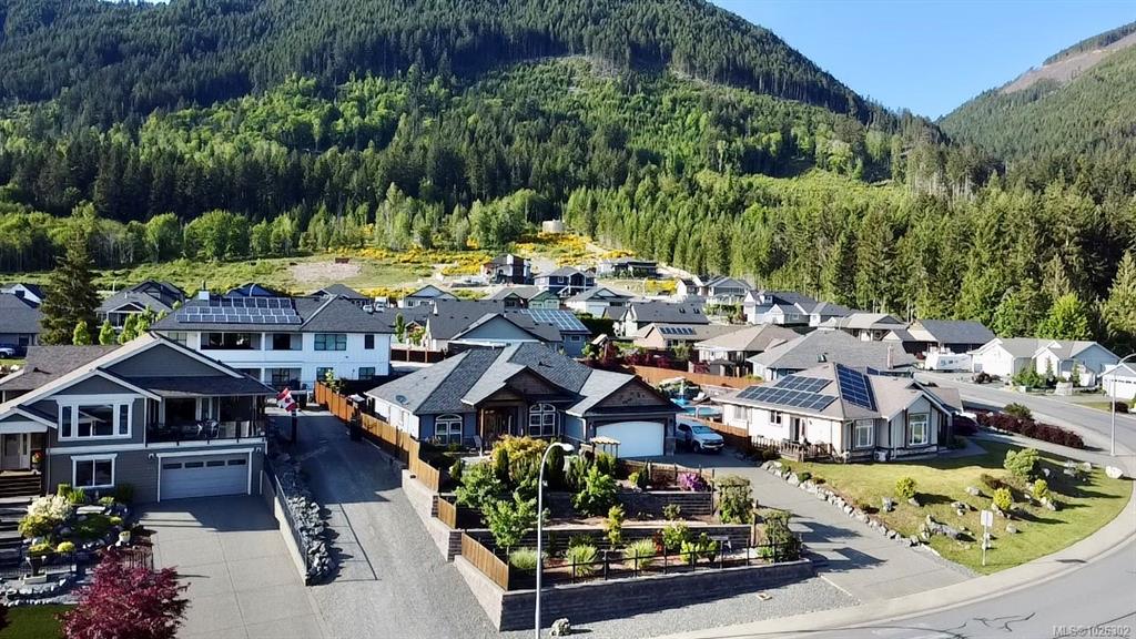 Second View of 482 Mountain View Dr, Lake Cowichan, BC, V0R 2G1