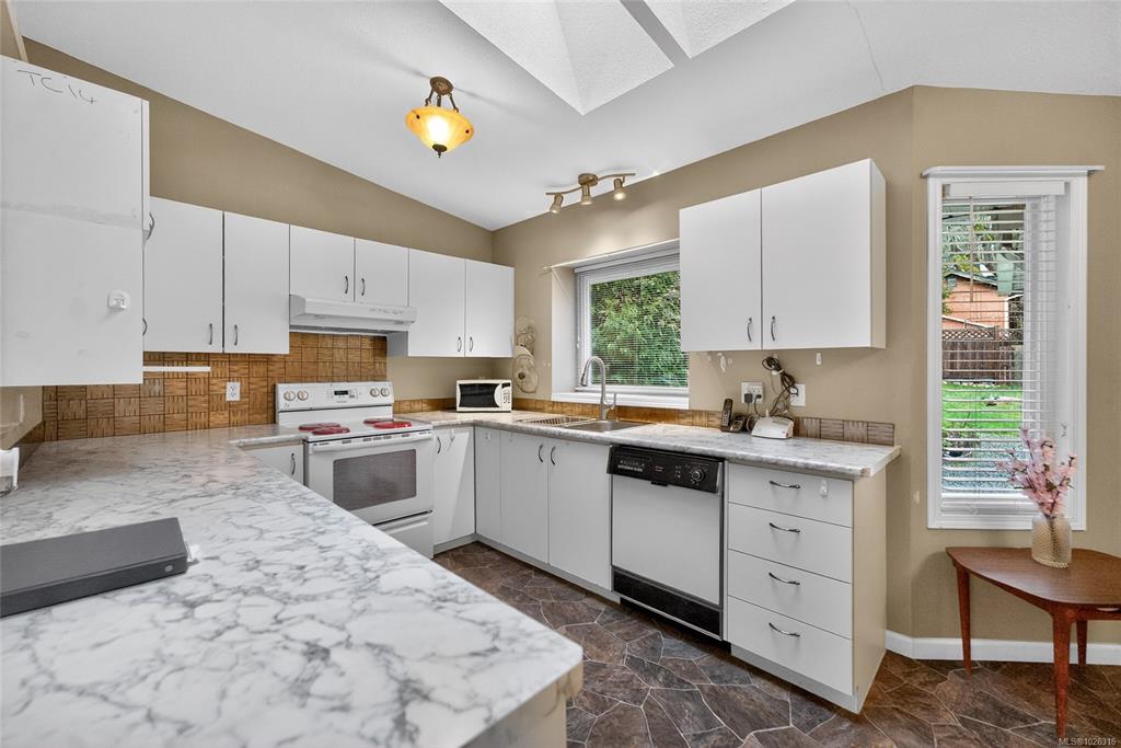 Fifth View of 2462 Nadely Cres, Nanaimo, BC, V9T 5T1