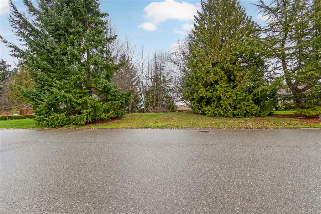 Fifth View of 881 Fairways Dr, Qualicum Beach, BC, V9K 2J1