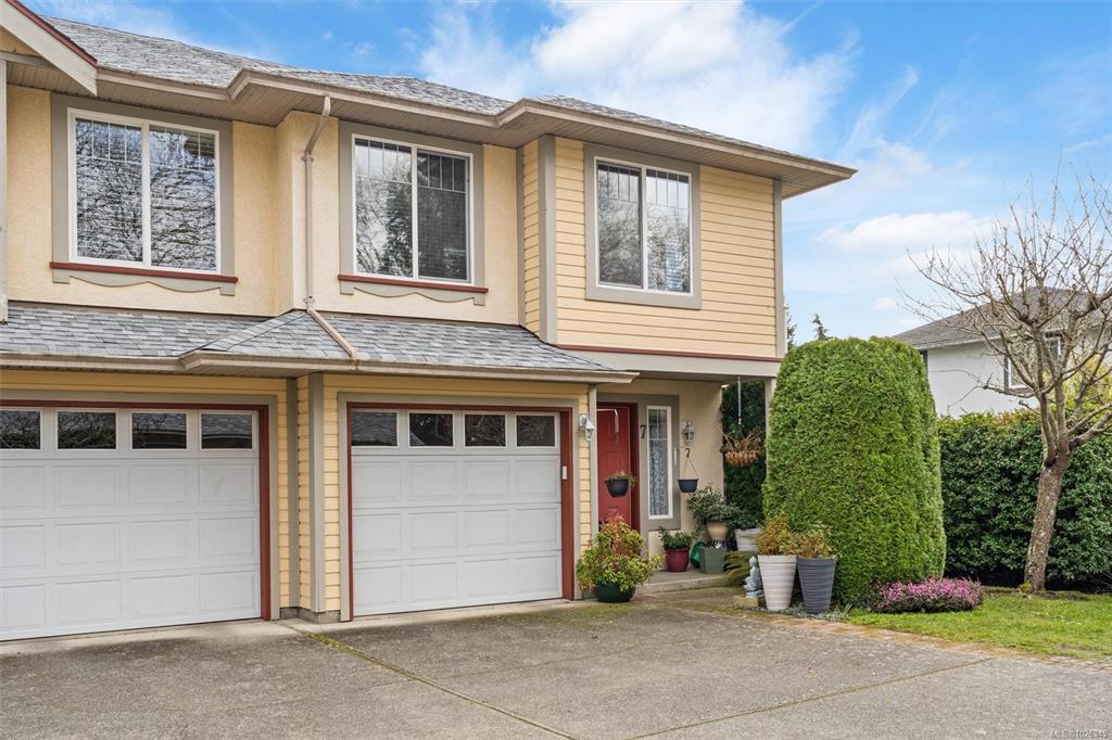 Fourth View of 2715 Shelbourne St, Arbour Gardens, Victoria, BC, V8R 4M3