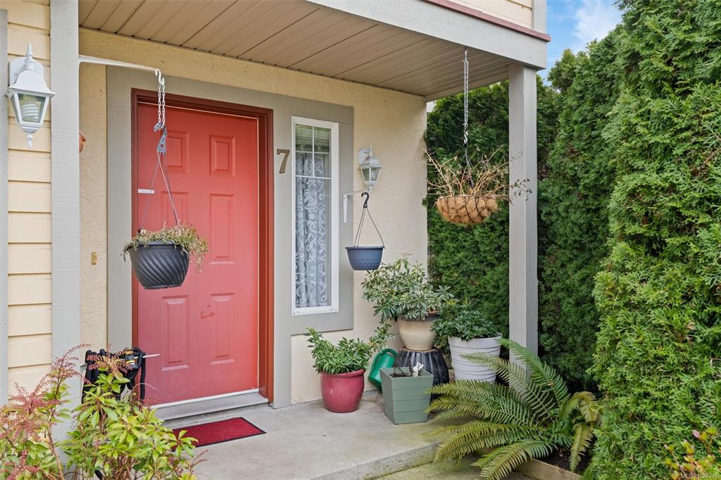 Fifth View of 2715 Shelbourne St, Arbour Gardens, Victoria, BC, V8R 4M3