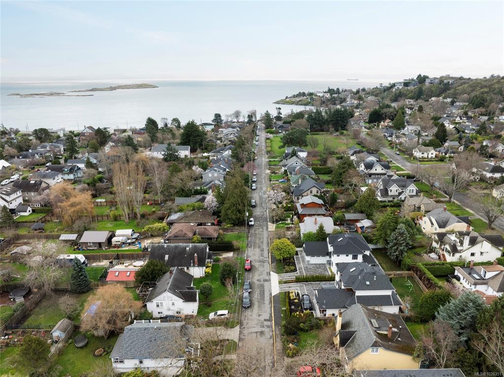 Fifth View of 675 Monterey Ave, Oak Bay, BC, V8S 4T8