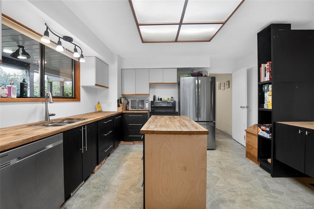 Fourth View of 10875 Grandview Rd, Saltair, BC, V0R 2E0