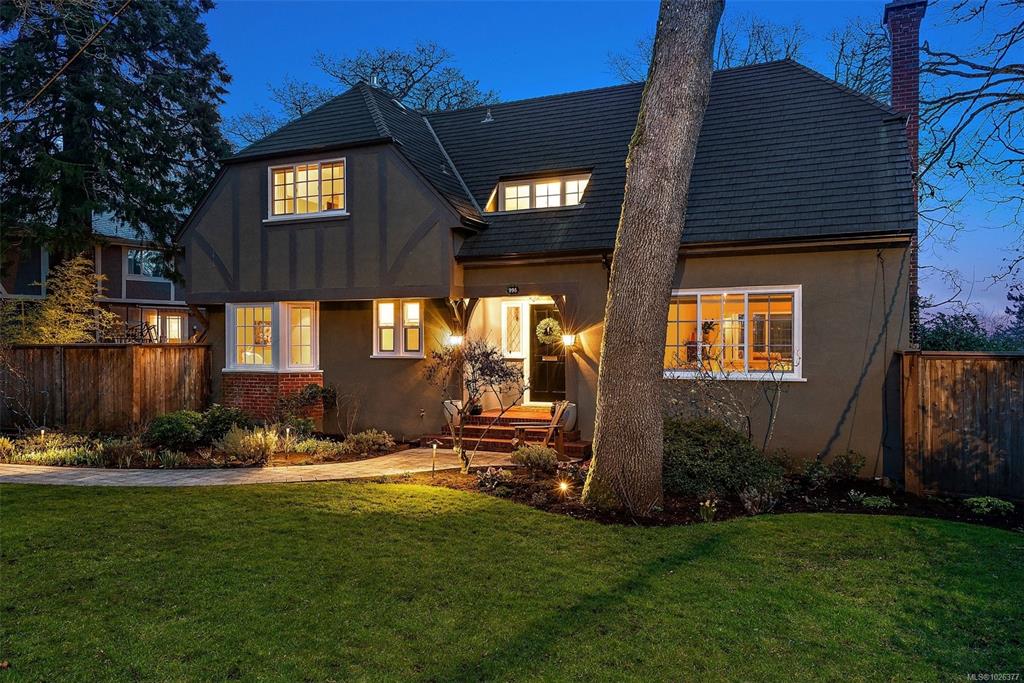 Fifth View of 995 Terrace Ave, Victoria, BC, V8S 3V2