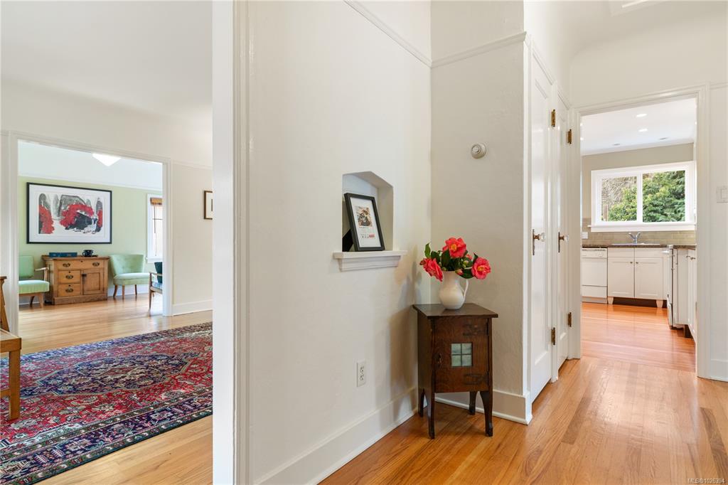 Fourth View of 1020 Falkland Rd, Oak Bay, BC, V8S 4M2