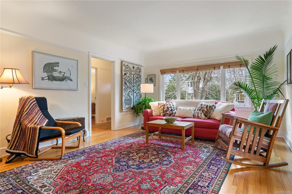 Fifth View of 1020 Falkland Rd, Oak Bay, BC, V8S 4M2