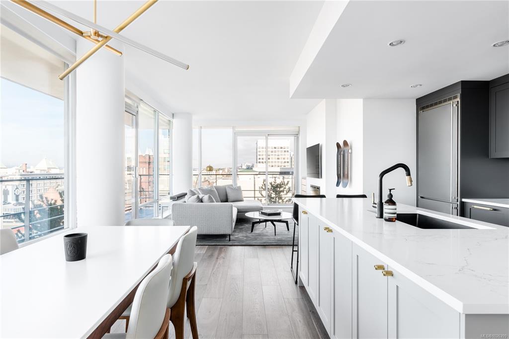 Second View of 707 Courtney St, Victoria, BC, V8W 0A9