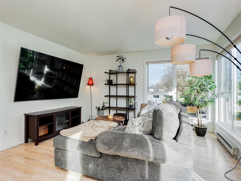 Third View of 2647 Graham St, Sovereign, Victoria, BC, V8T 3Y8