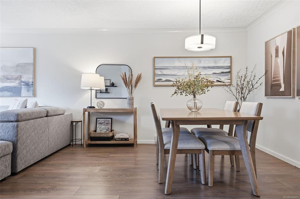 Third View of 1121 Oscar St, Glenmuir Place, Victoria, BC, V8V 2X3