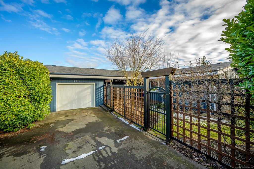 Third View of 261 Alder St, Campbell River, BC, V9W 2N6