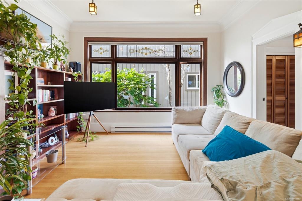 Third View of 1392 Rockland Ave, Rockland House, Victoria, BC, V8S 1V8