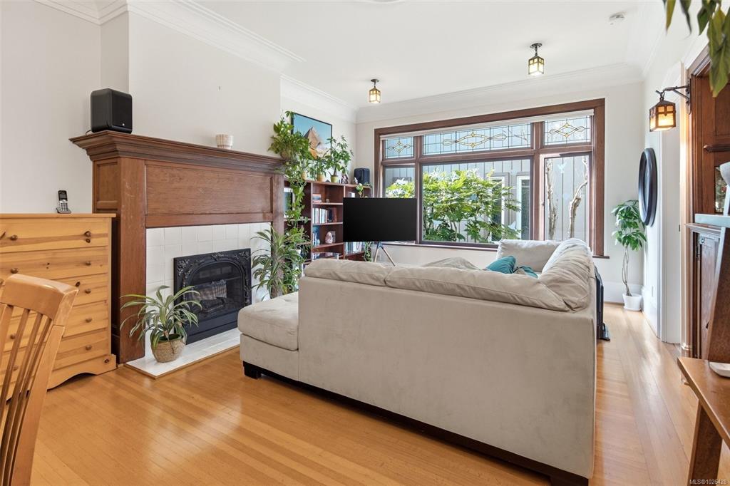 Fifth View of 1392 Rockland Ave, Rockland House, Victoria, BC, V8S 1V8