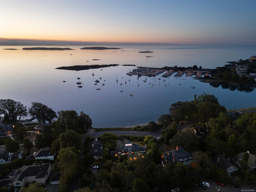 Fourth View of 1580 Beach Dr, Oak Bay, BC, V8R 6H8