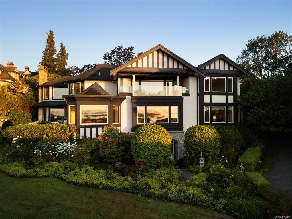 Fifth View of 1580 Beach Dr, Oak Bay, BC, V8R 6H8