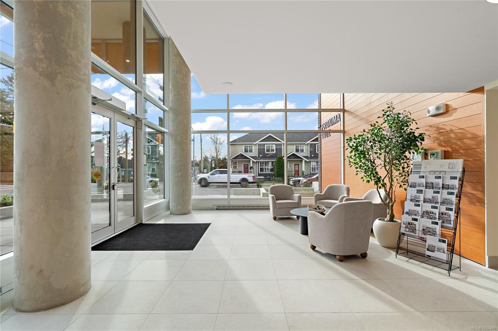 Third View of 1102 Esquimalt Rd, Esquimalt, BC, V9A 0L3