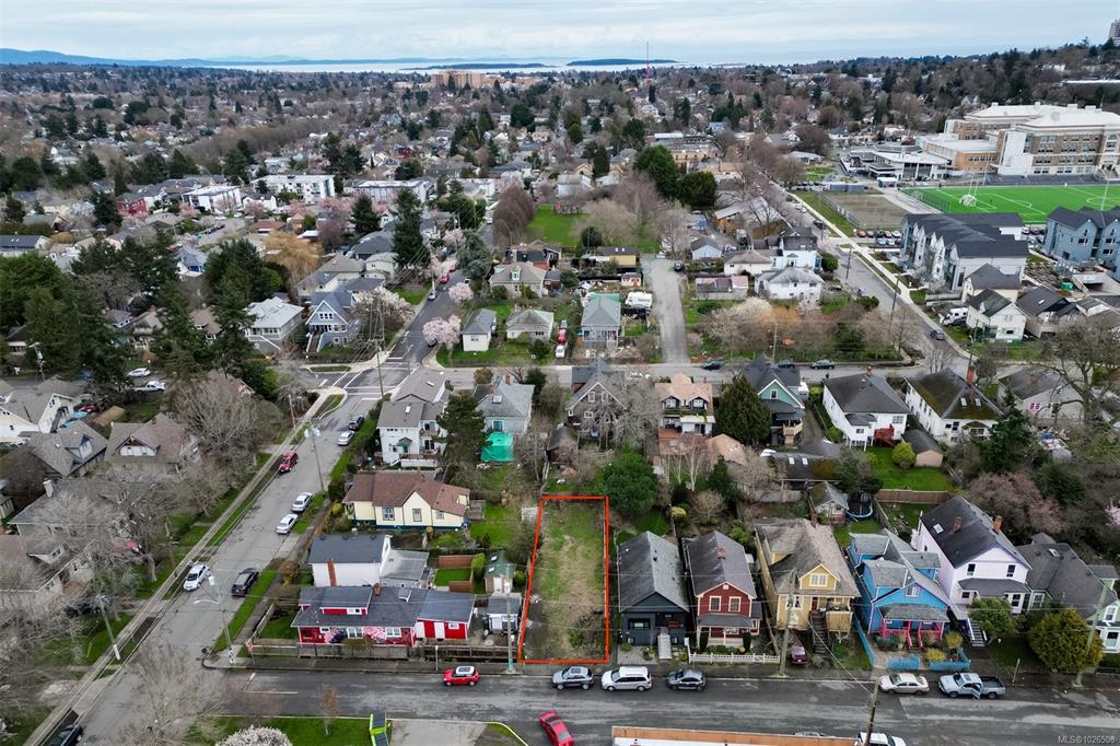 Third View of 2017 Cameron St, Victoria, BC, V8T 3N4