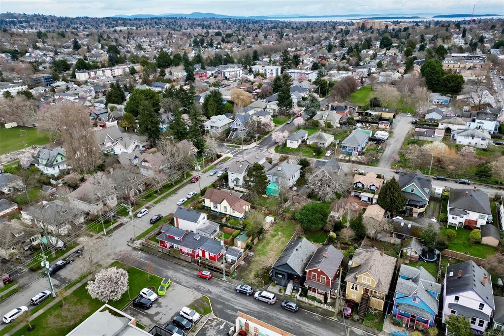 Fifth View of 2017 Cameron St, Victoria, BC, V8T 3N4