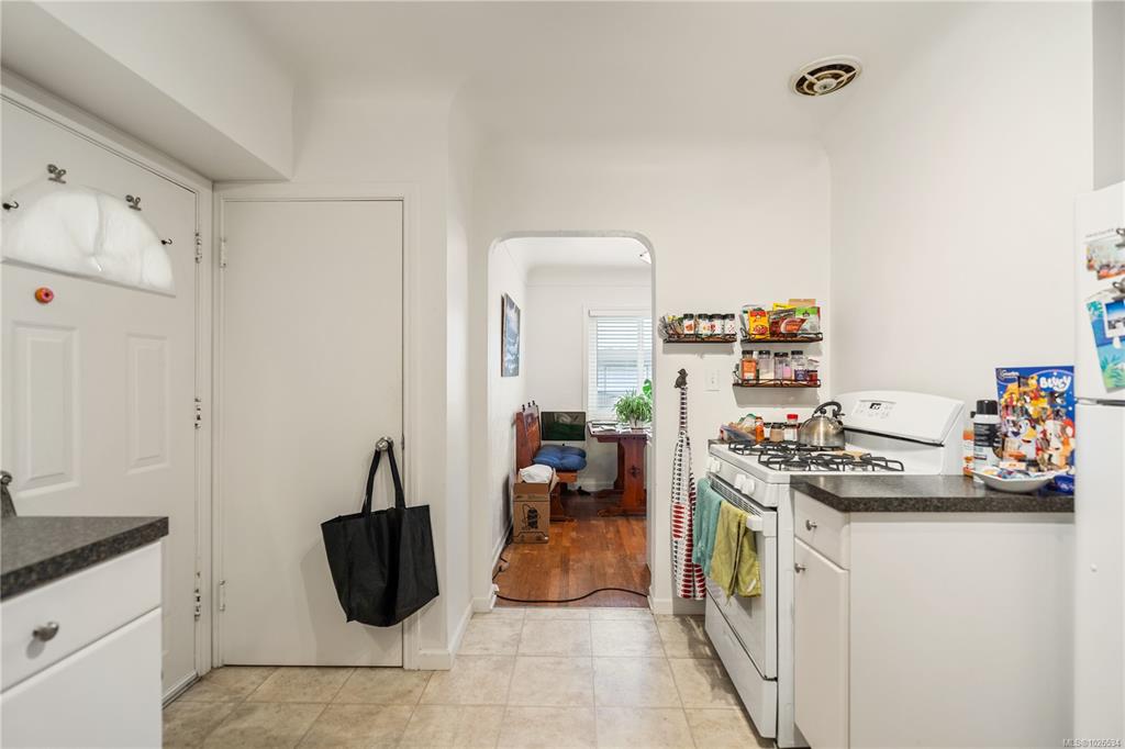 Fifth View of 3031 Washington Ave, Victoria, BC, V9A 1P7