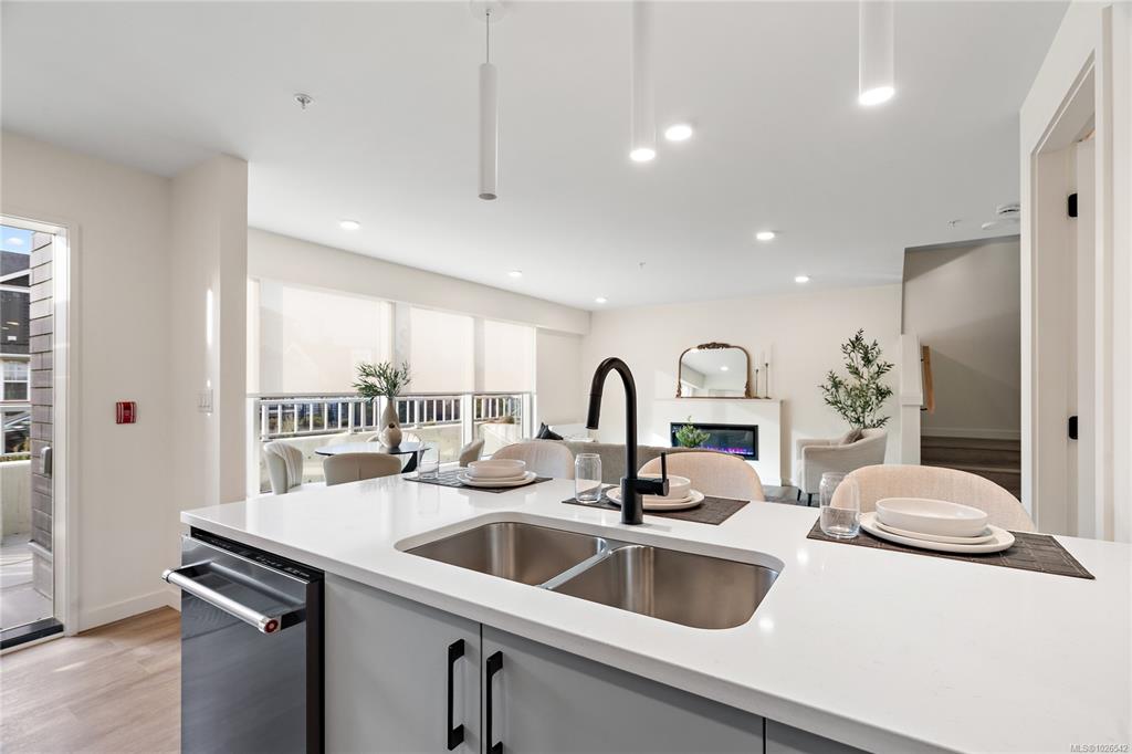 Fifth View of 1102 Esquimalt Rd, Esquimalt, BC, V9A 0L3